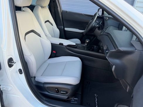 Used 2020 Lexus UX 200 w/ Premium Package FWD image 18
