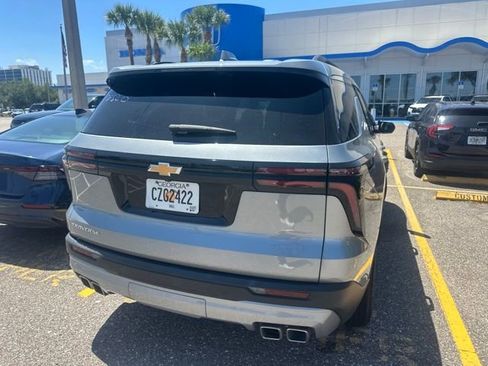 Used 2025 Chevrolet Traverse LT FWD image 32