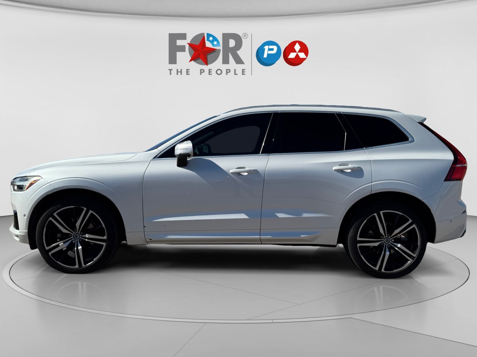 Used 2019 Volvo XC60 T5 R-Design w/ Protection Package Premier FWD image 2