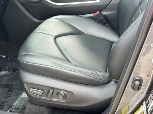 Used 2023 Toyota Highlander XLE image 15