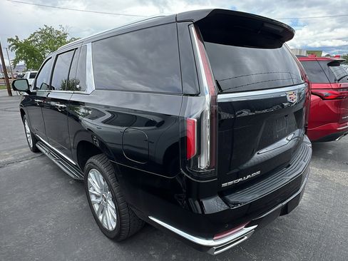 Used 2022 Cadillac Escalade ESV Luxury AWD/4WD image 3