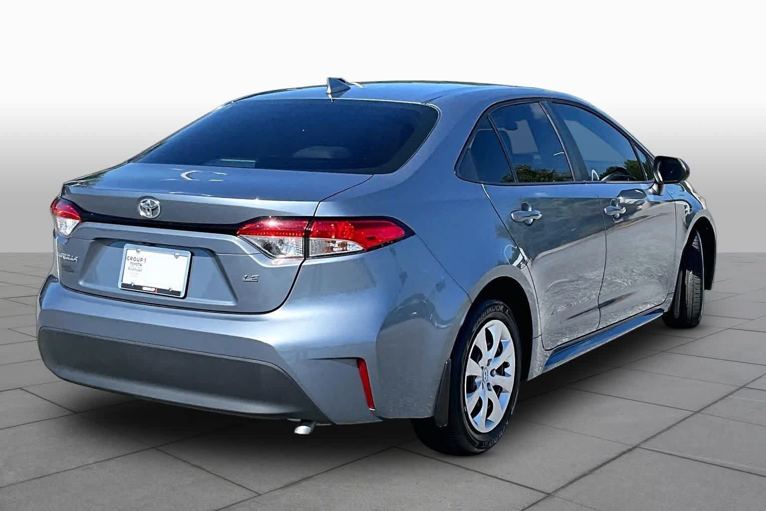 Used 2025 Toyota Corolla LE FWD image 12