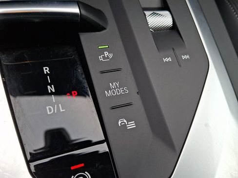 Used 2025 BMW 228i xDrive w/ Technology Package image 19