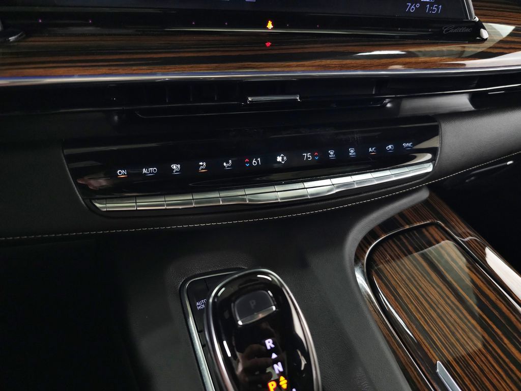 Certified 2024 Cadillac Escalade ESV Premium Luxury AWD/4WD image 38