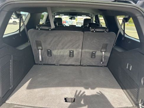 Used 2024 GMC Yukon XL SLT image 17