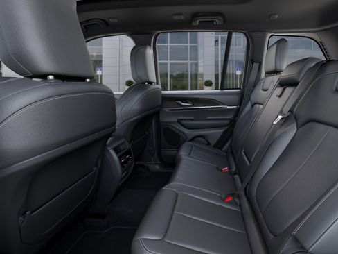 New 2025 Jeep Grand Cherokee Limited w/ MOPAR Finishing Package image 23