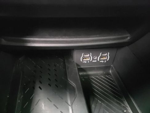 Used 2025 Chrysler Pacifica Limited FWD image 30