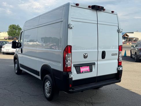 Used 2024 RAM ProMaster 2500 w/ Convenience Group FWD image 9