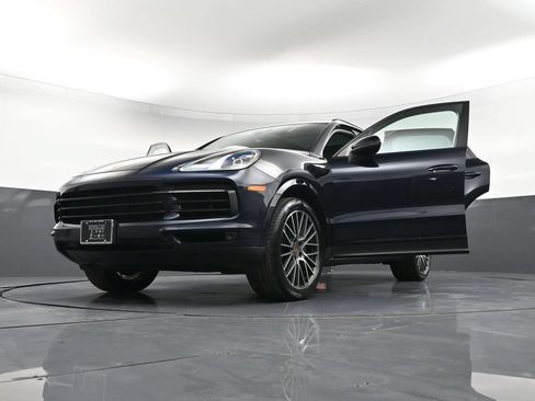 Certified 2022 Porsche Cayenne AWD/4WD image 39