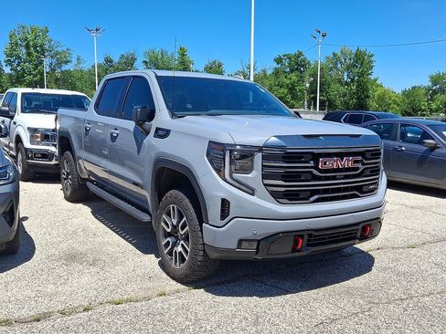 Used 2024 GMC Sierra 1500 AT4 w/ Technology Package AWD/4WD image 5