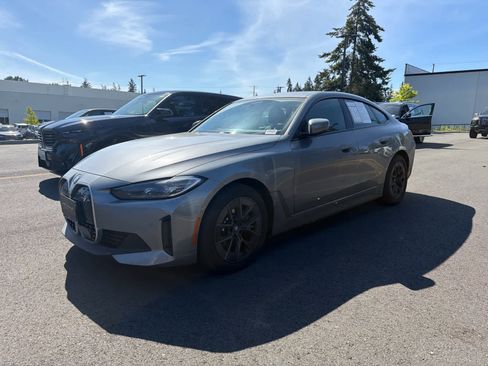Used 2023 BMW i4 eDrive35 RWD image 2