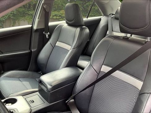 Used 2014 Toyota Camry SE w/ Moonroof Package FWD image 19