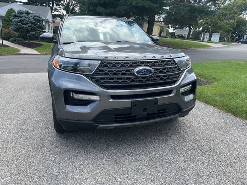 Used 2022 Ford Explorer XLT w/ Equipment Group 202A AWD/4WD image 2