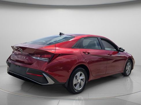Used 2026 Hyundai Elantra SE FWD image 7