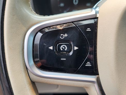 Used 2020 Volvo XC90 T6 Momentum AWD/4WD image 25