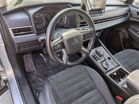 Used 2024 Mitsubishi Outlander SE image 14