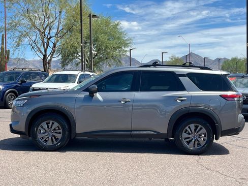 Used 2022 Nissan Pathfinder SV FWD image 3