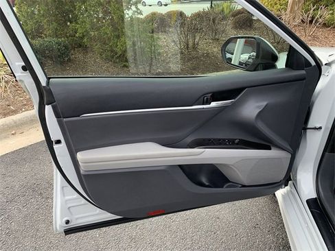 Used 2024 Toyota Camry SE image 17