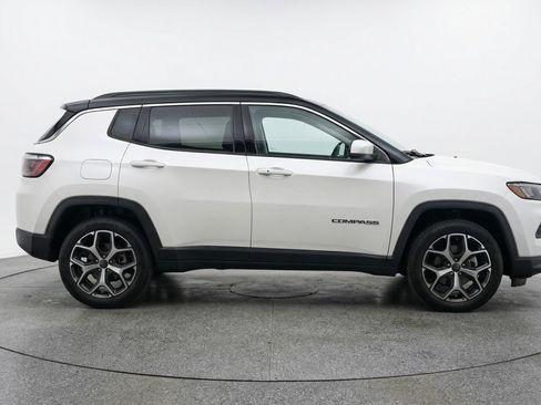 Used 2025 Jeep Compass Limited image 11