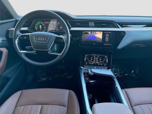 Certified 2024 Audi Q8 e-tron Premium image 23
