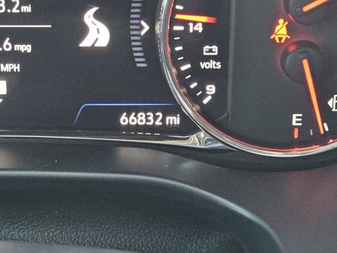 Used 2022 GMC Acadia AT4 w/ Technology Package image 22