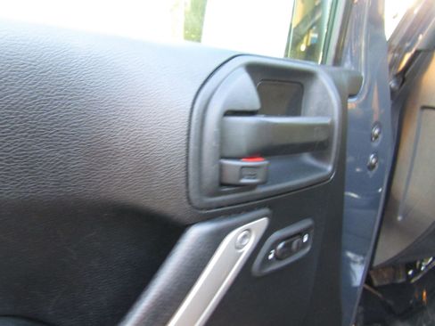 Used 2017 Jeep Wrangler Unlimited Sahara w/ Connectivity Group image 15