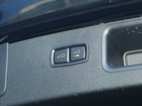 Certified 2025 Porsche Macan image 13