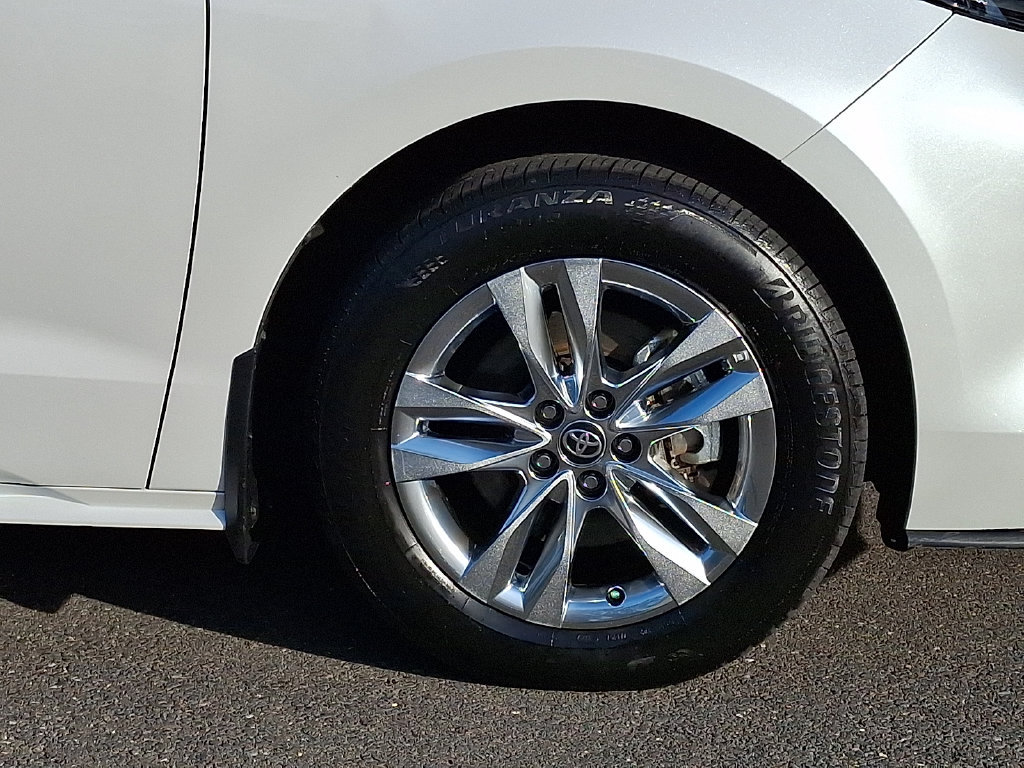 Certified 2025 Toyota Sienna XLE w/ XLE Plus Package AWD/4WD image 8