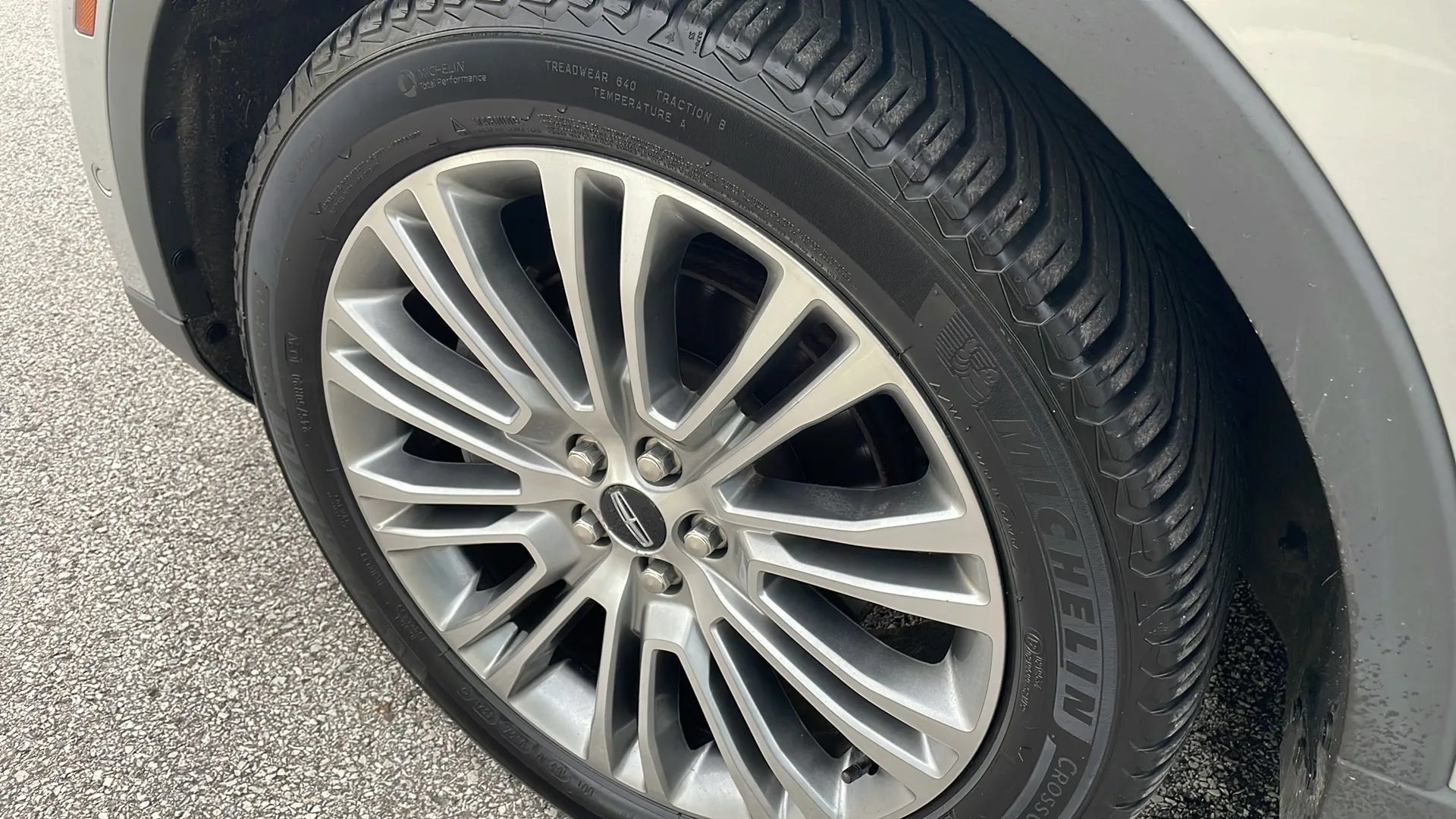 Used 2018 Lincoln MKX Reserve AWD/4WD image 40