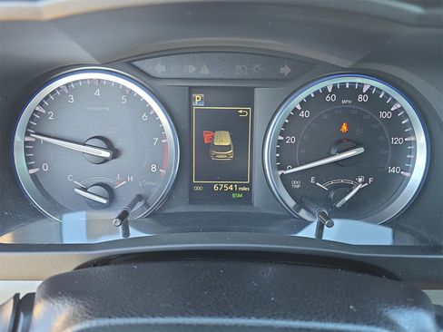 Used 2018 Toyota Highlander Limited image 26