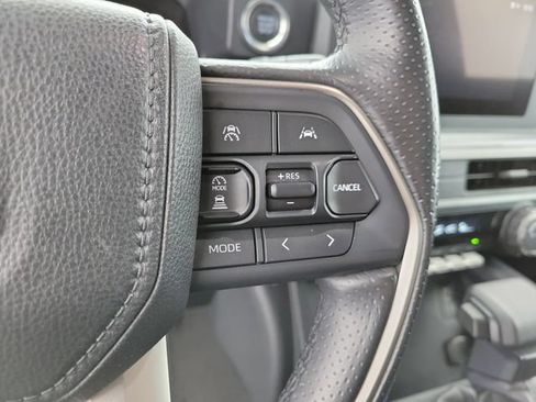 Used 2025 Toyota 4Runner SR5 AWD/4WD image 22
