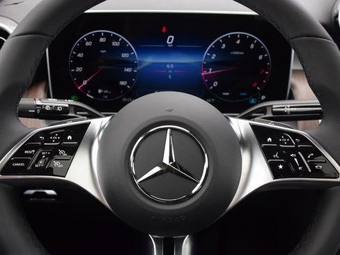 New 2026 Mercedes-Benz GLC 300 image 23