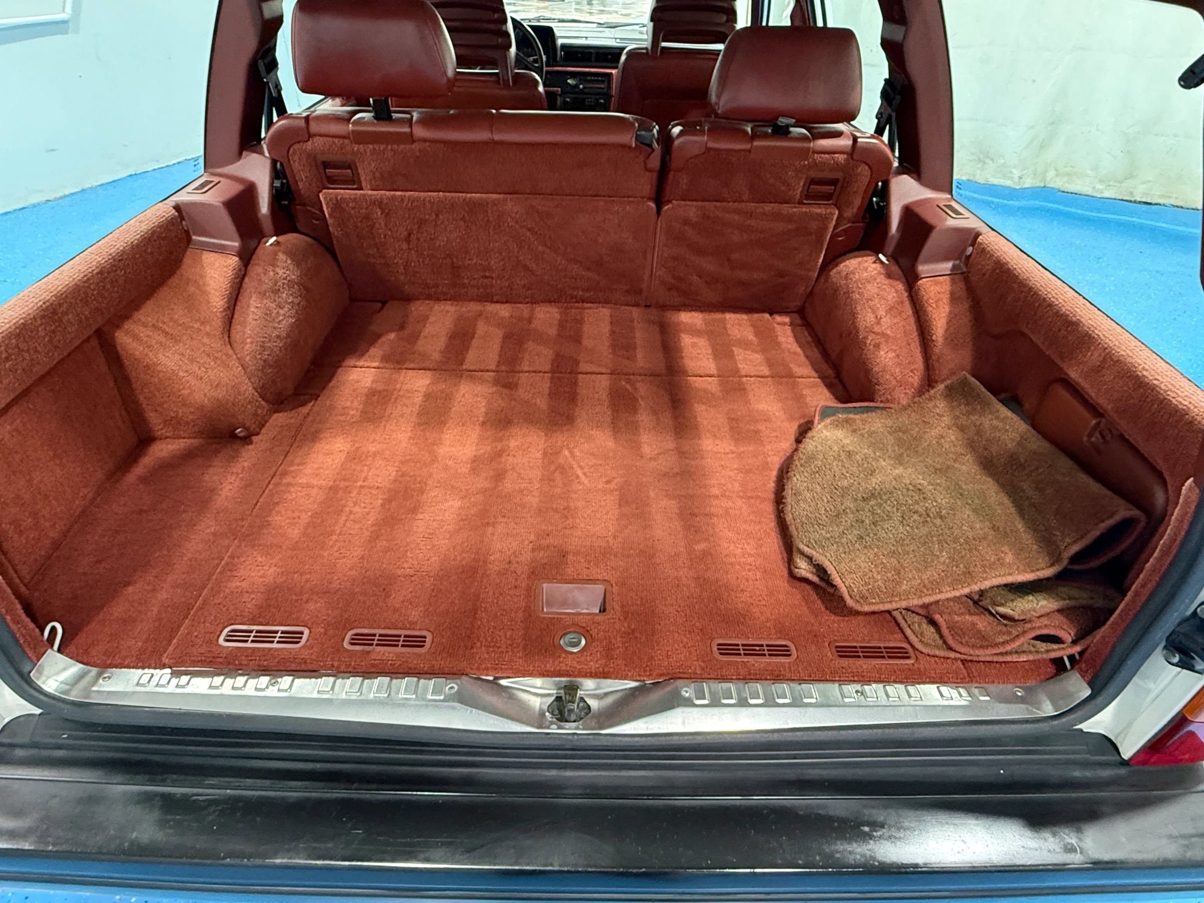 Used 1988 Volvo 740 GLE RWD image 36