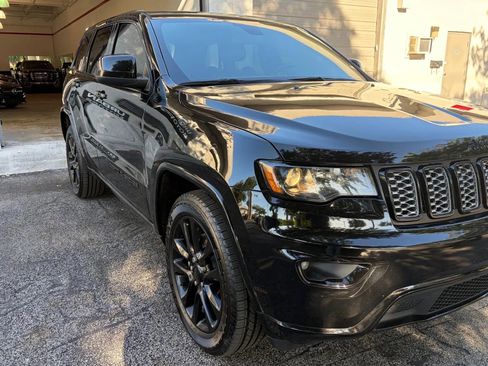 Used 2021 Jeep Grand Cherokee Laredo X image 8