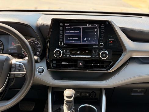 Used 2020 Toyota Highlander L FWD image 27