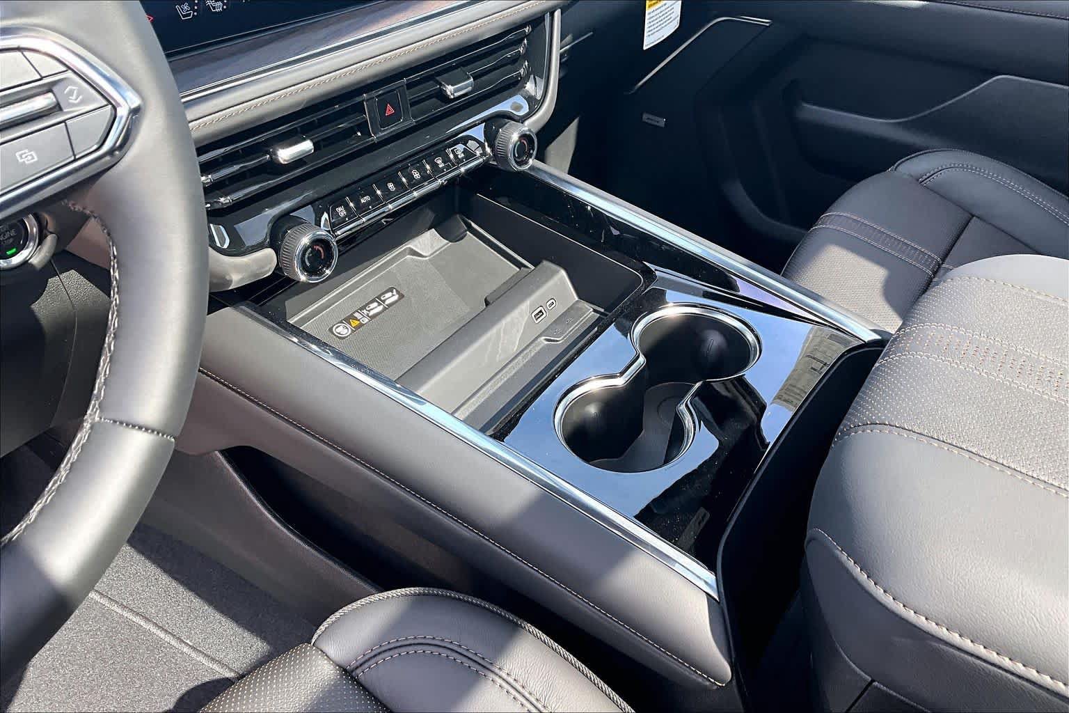 New 2026 Chevrolet Tahoe High Country AWD/4WD image 9