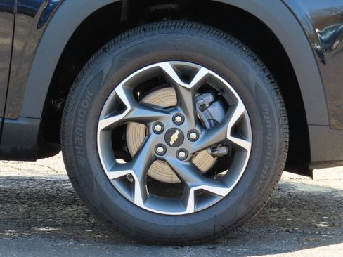 Certified 2025 Chevrolet Trax LT FWD image 11