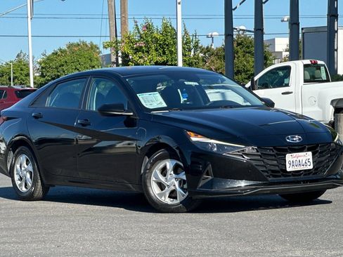 Used 2022 Hyundai Elantra SE FWD image 2