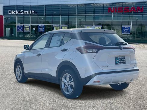 New 2025 Nissan Kicks Play S image 3