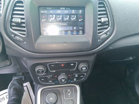 Used 2019 Jeep Compass Latitude w/ Popular Equipment Group AWD/4WD image 18