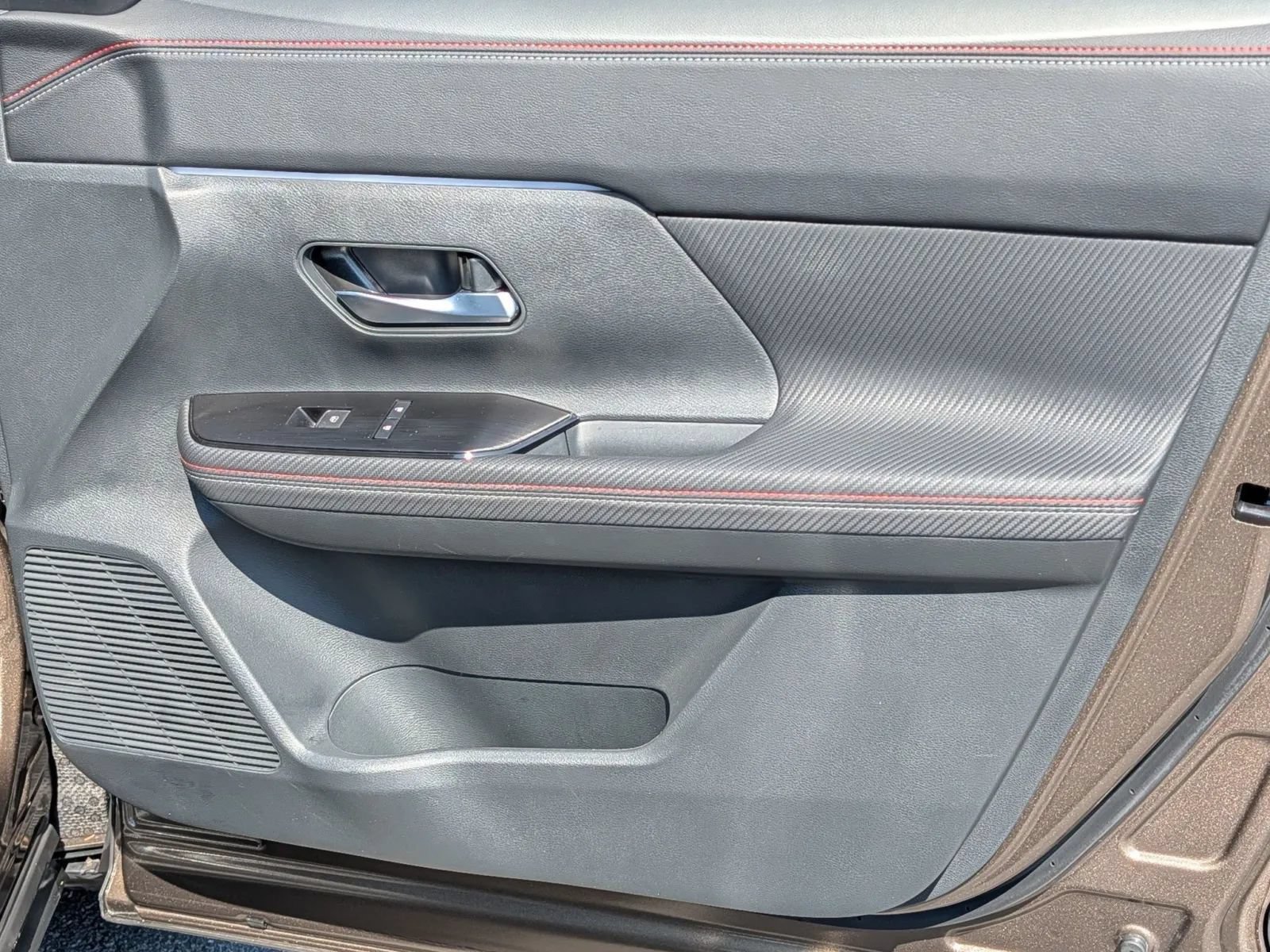 Certified 2025 Nissan Kicks SR FWD image 13