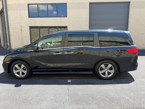 Used 2018 Honda Odyssey EX image 3
