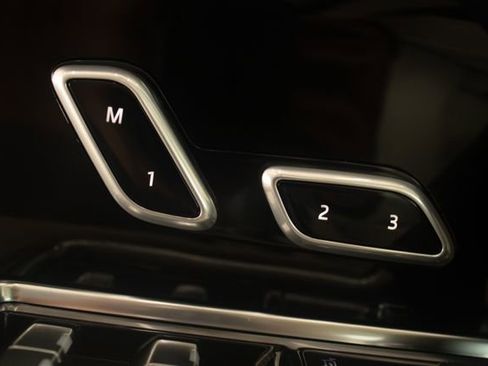 Used 2025 Land Rover Range Rover SE image 23