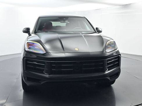 Certified 2025 Porsche Cayenne Coupe AWD/4WD image 18
