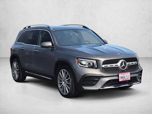 Used 2021 Mercedes-Benz GLB 250 4MATIC image 3