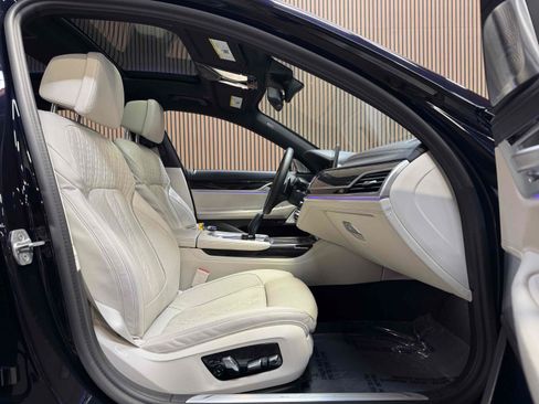 Used 2021 BMW 750i xDrive w/ Executive Package AWD/4WD image 47