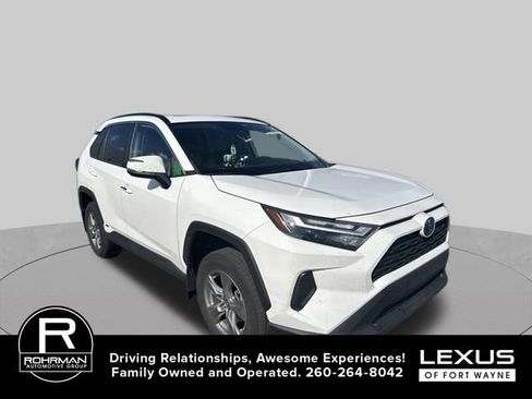 Used 2022 Toyota RAV4 XLE w/ Convenience Package AWD/4WD image 3