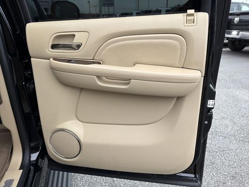 Used 2013 Cadillac Escalade EXT Premium image 17