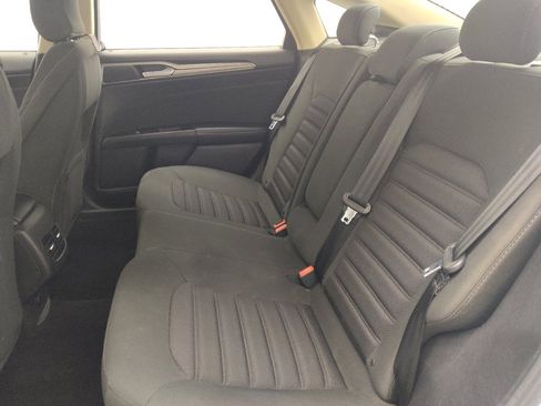 Used 2017 Ford Fusion SE w/ Fusion SE Technology Package image 18