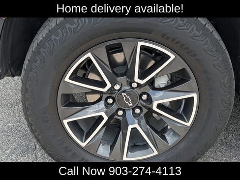 Used 2023 Chevrolet Suburban Z71 w/ Luxury Package AWD/4WD image 10